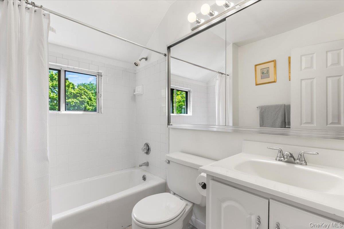 219 Tree Top Crescent Rye Brook, NY 10573 - Photo 13 of 18
