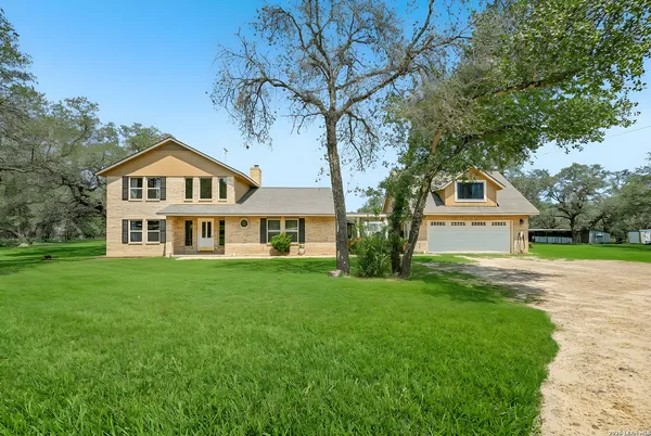 $669,999 | 1922 Virginia Lane, Floresville, TX 78114