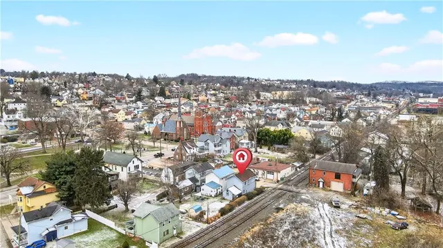a view of a small house with a yard