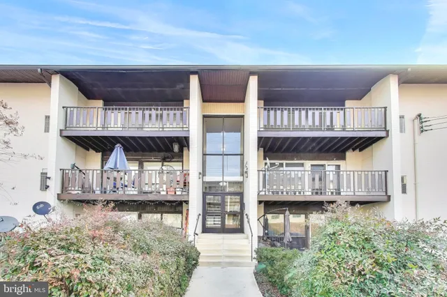 $149,900 | 3140 Brinkley Road, Unit 304, Temple Hills, MD 20748