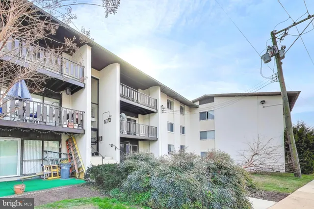 $149,900 | 3140 Brinkley Road, Unit 304, Temple Hills, MD 20748