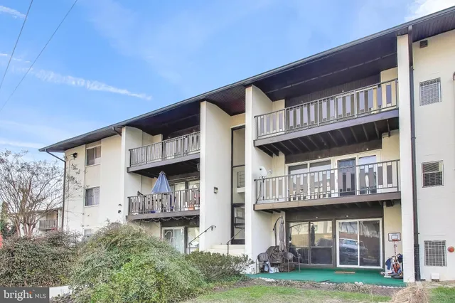 $149,900 | 3140 Brinkley Road, Unit 304, Temple Hills, MD 20748