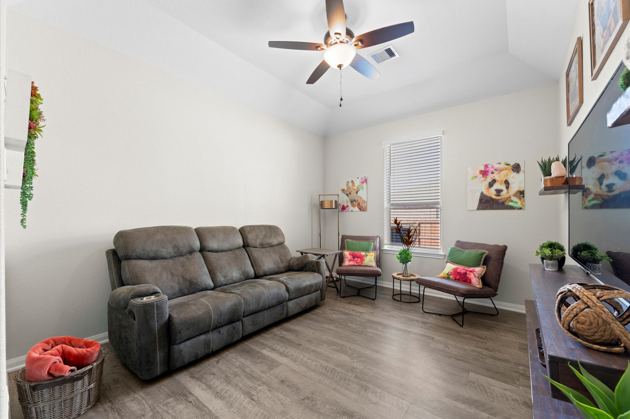 9729 Hidalgo Street Conroe, TX 77303 - Photo 19 of 38 This cozy space is perfect for a home office/den or extra guest space and is brightened by natural light creating a welcoming atmosphere.