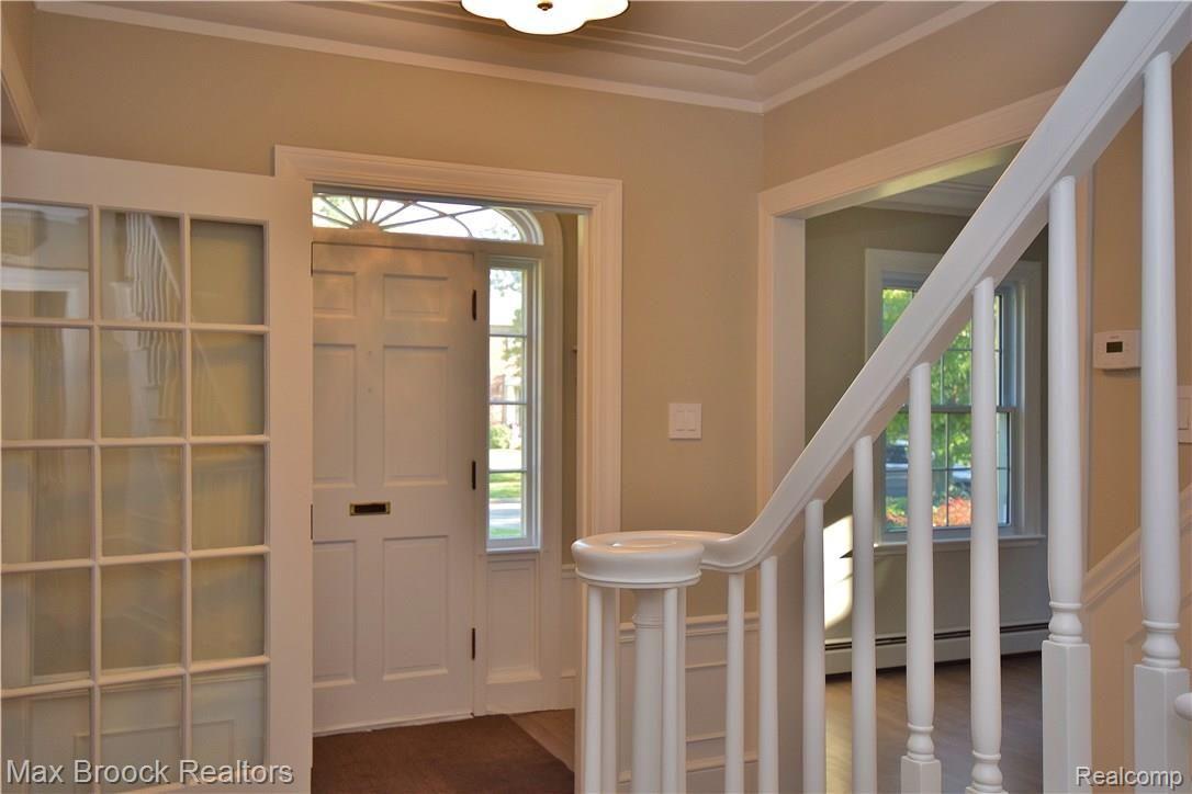 1491 Oxford Road Grosse Pointe, MI 48236 - Photo 12 of 46 foyer 2.JPG