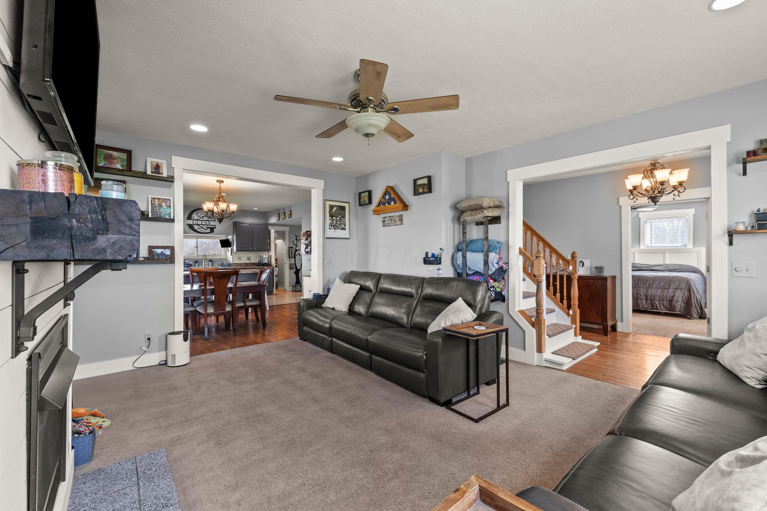 3420 Old Springfield Road London, OH 43140 - Photo 9 of 41 Living Room 02 (1)