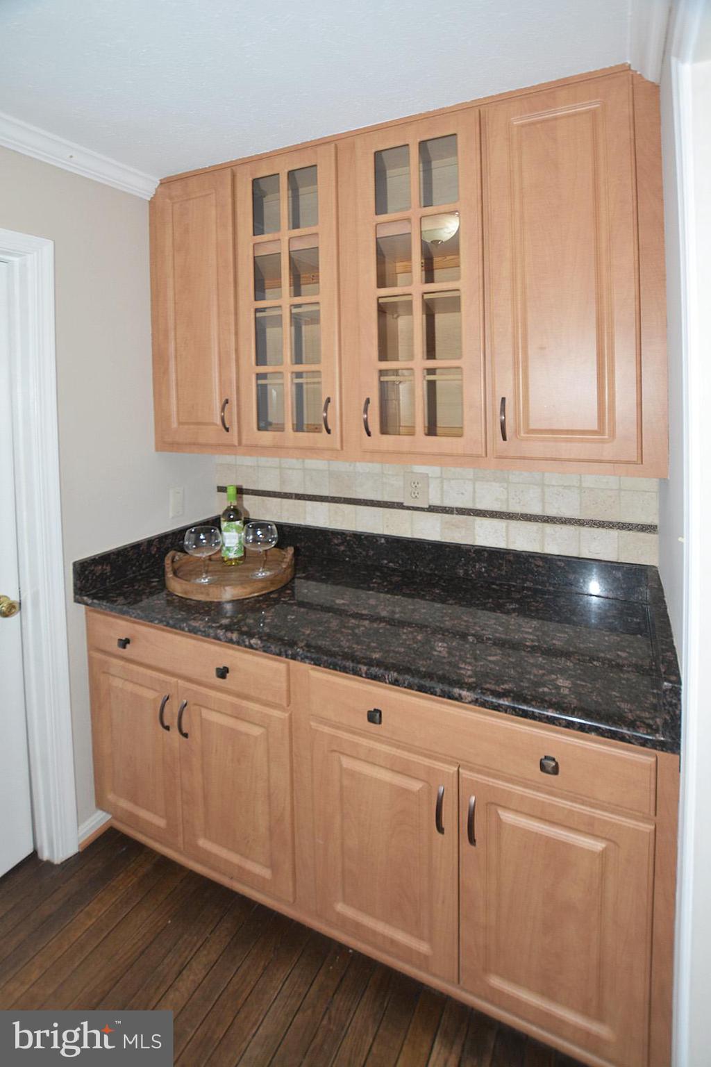 81 Rutherford Circle Sterling, VA 20165 - Photo 12 of 55 Butler's pantry w/ HUGE walk-in pantry to the left