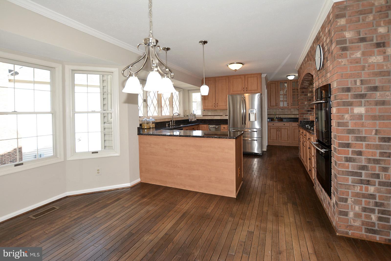 81 Rutherford Circle Sterling, VA 20165 - Photo 21 of 55 Spacious breakfast nook