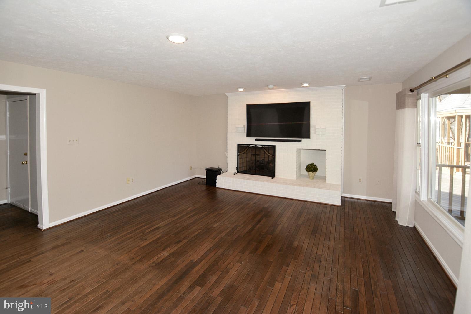 81 Rutherford Circle Sterling, VA 20165 - Photo 24 of 55 Spacious family room