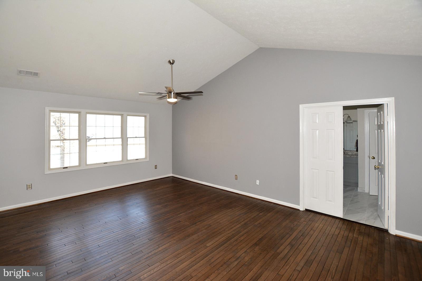 81 Rutherford Circle Sterling, VA 20165 - Photo 29 of 55 Cathedral ceilings