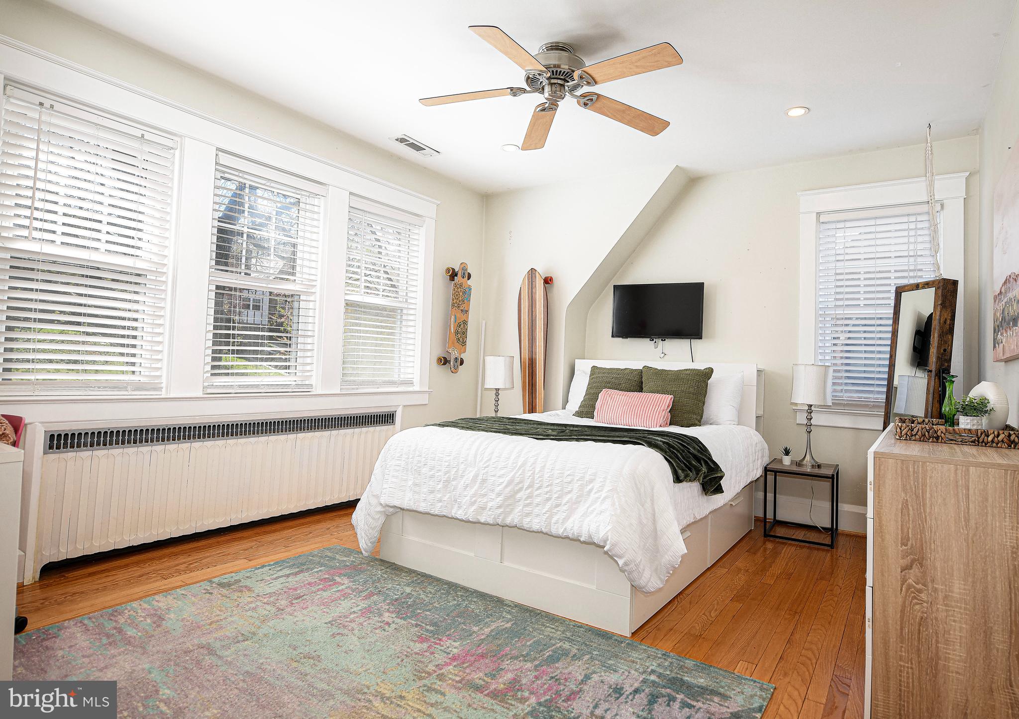 722 Anneslie Road Baltimore, MD 21212 - Photo 20 of 46 a spacious bedroom with a large bed and a flat screen tv