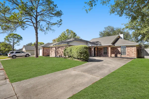 $2,050 | 4411 Leyland Drive, Pearland, TX 77584