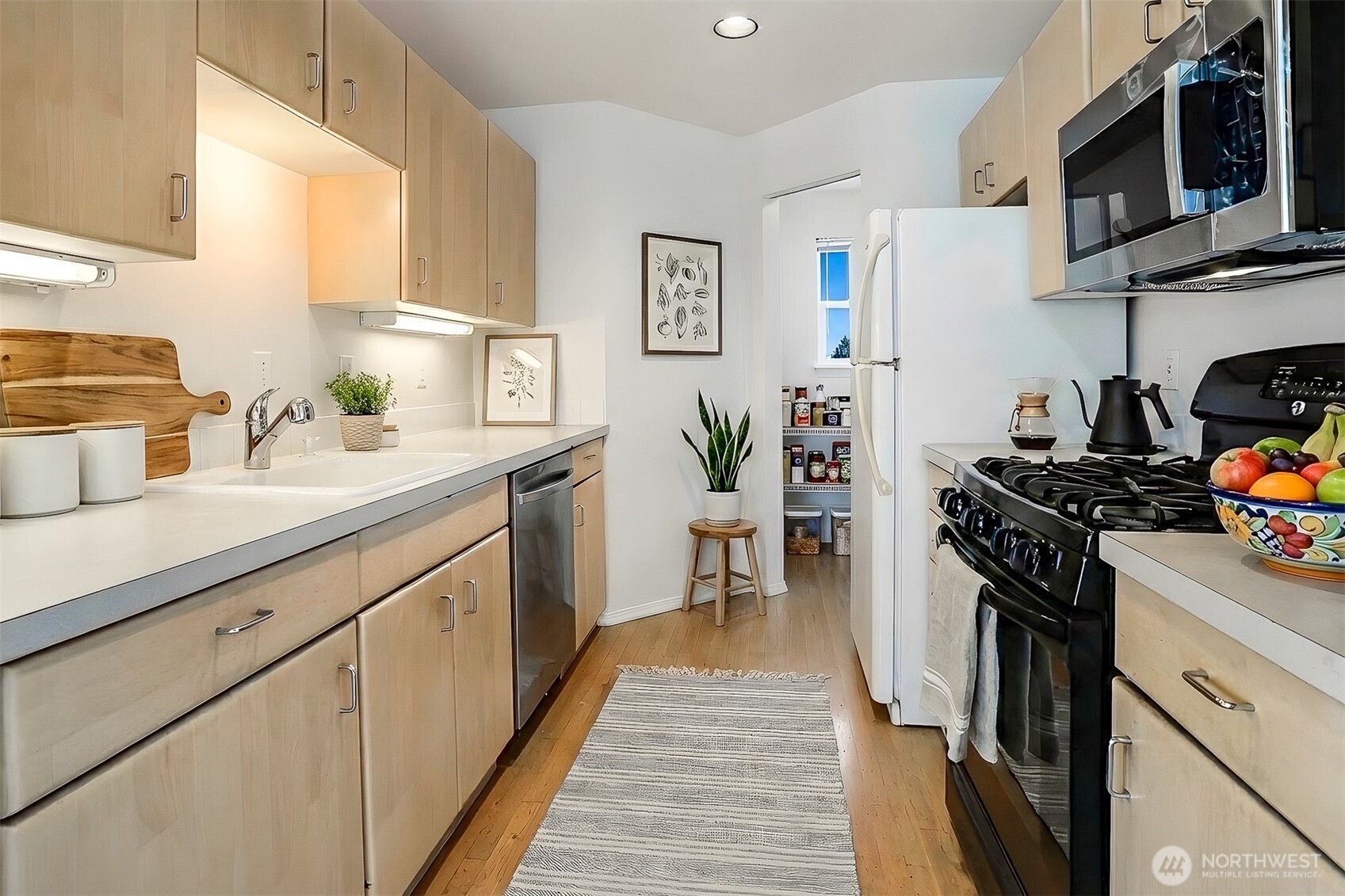 407 North 49th Street, Unit A Seattle, WA 98103 - Photo 13 of 31