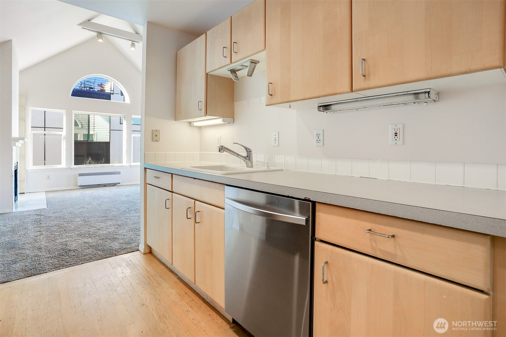 407 North 49th Street, Unit A Seattle, WA 98103 - Photo 15 of 31