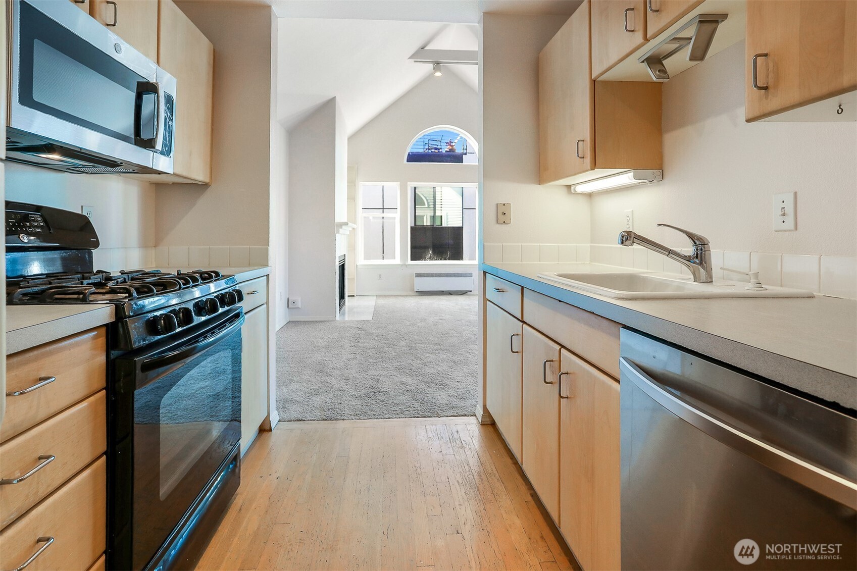 407 North 49th Street, Unit A Seattle, WA 98103 - Photo 16 of 31