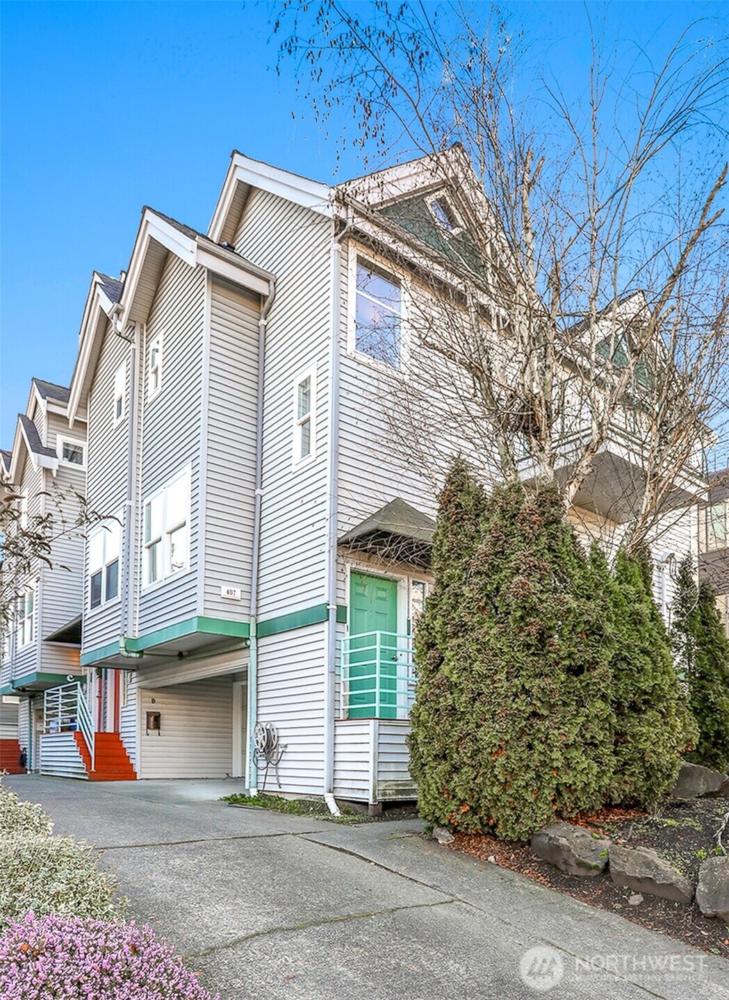 407 North 49th Street, Unit A Seattle, WA 98103 - Photo 2 of 31