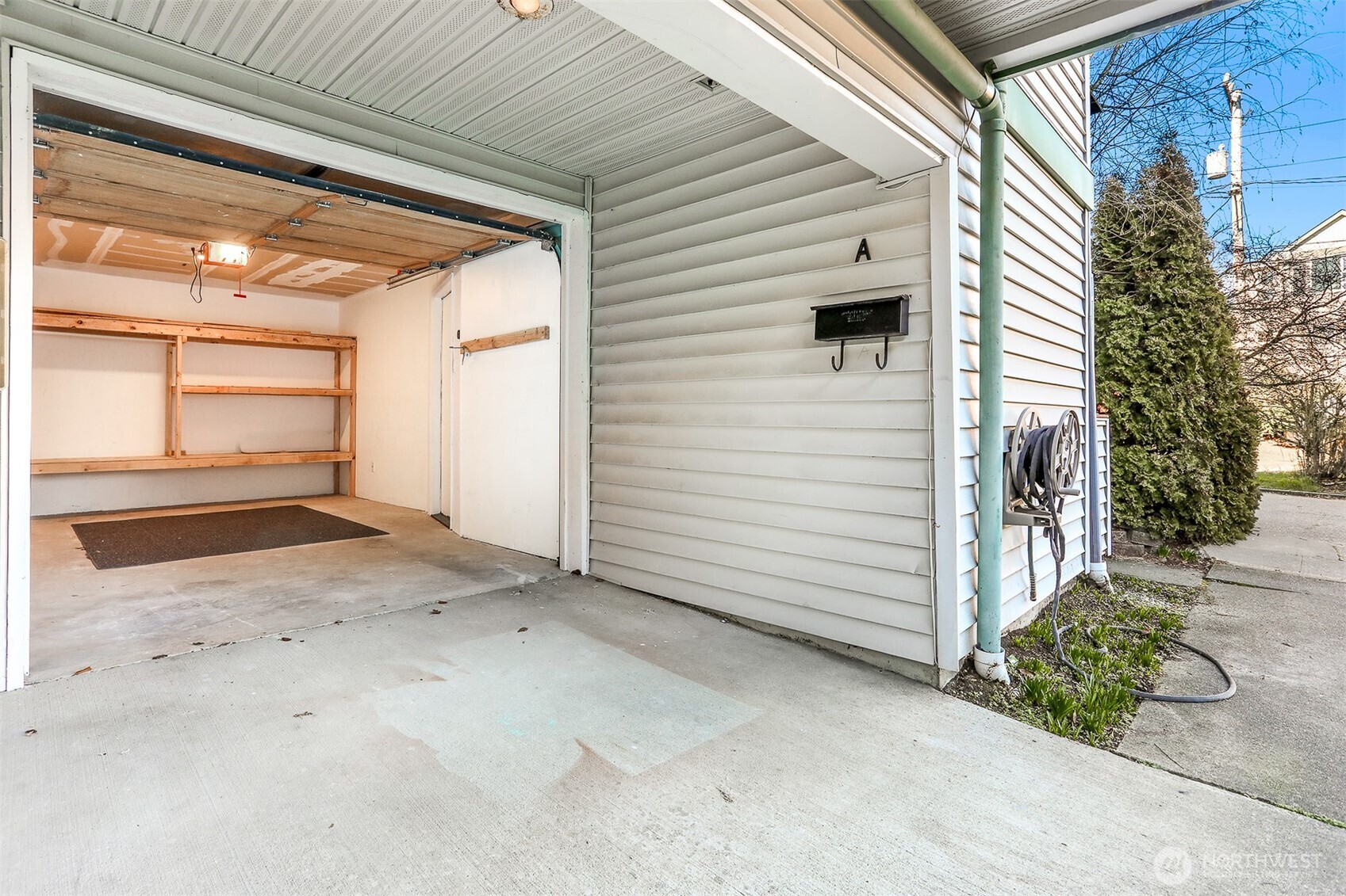 407 North 49th Street, Unit A Seattle, WA 98103 - Photo 28 of 31