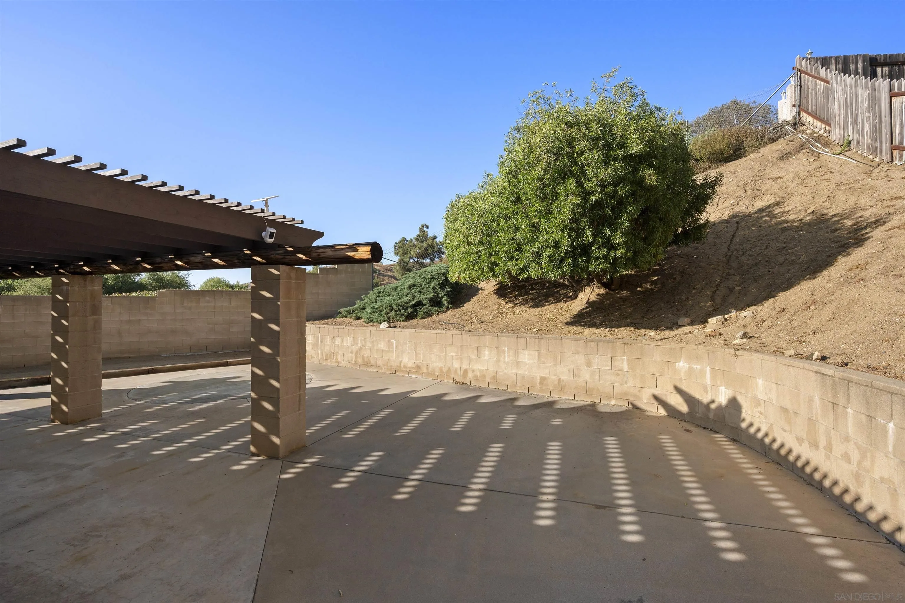 12679 Ridgeton Drive Lakeside, CA 92040 - Photo 31 of 33 a view of a backyard of the house