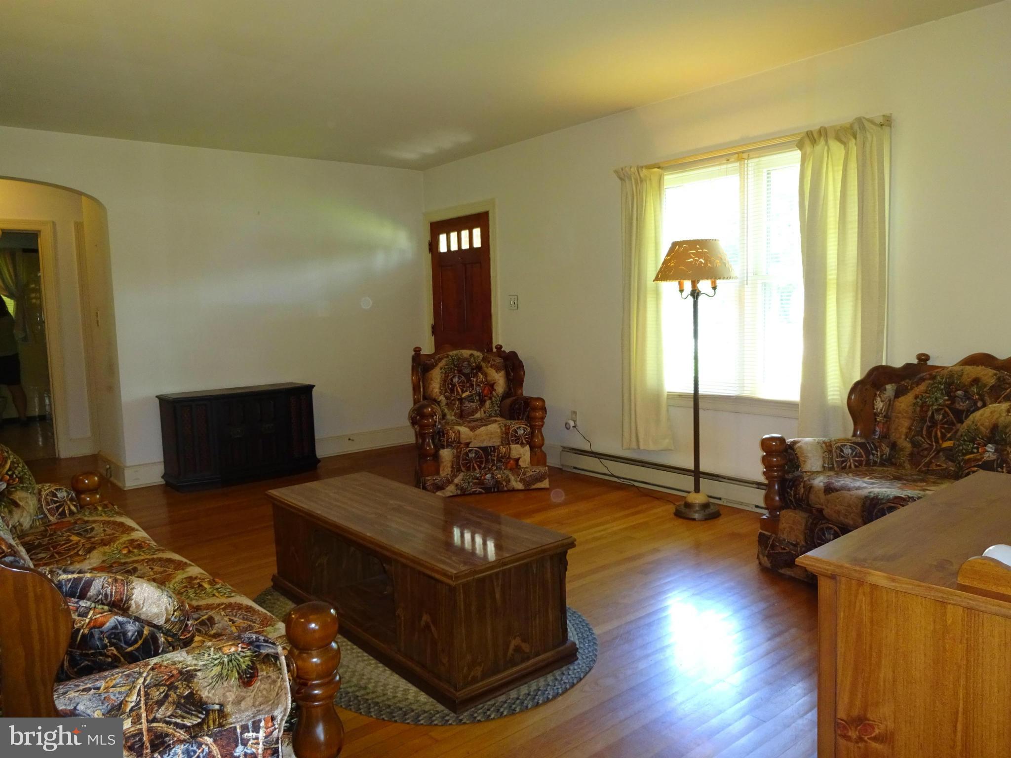 103 Sandy Hill Road Cambridge, MD 21613 - Photo 7 of 30 Living Room