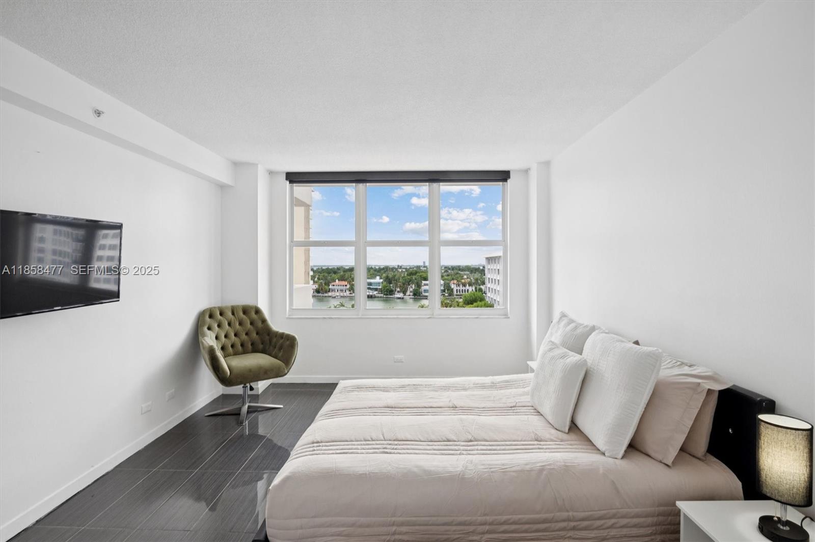 5601 Collins Avenue, Unit 820 Miami Beach, FL 33140 - Photo 14 of 23 a bedroom with a bed and a window