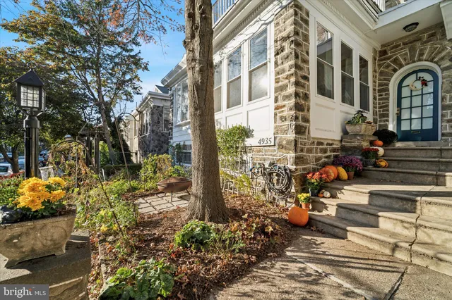 a view of parked car garage