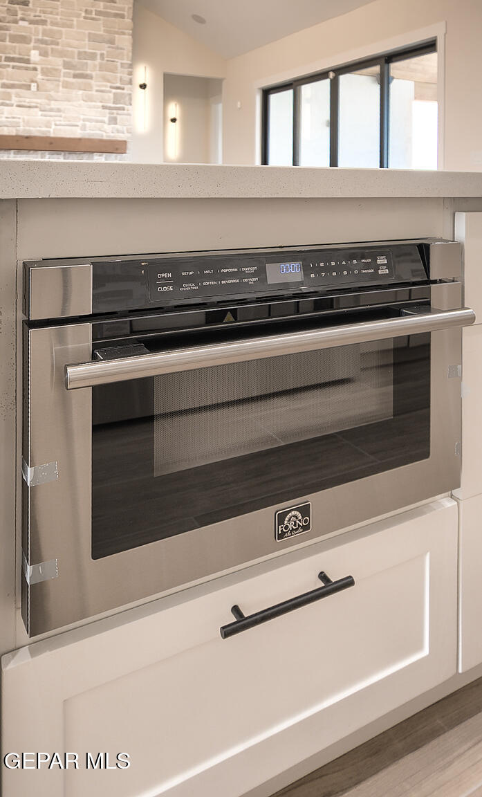 6035 Dusty Prints Road Las Cruces, NM 88007 - Photo 23 of 61 6025-Dusty-Prints-Kitchen-Microwave