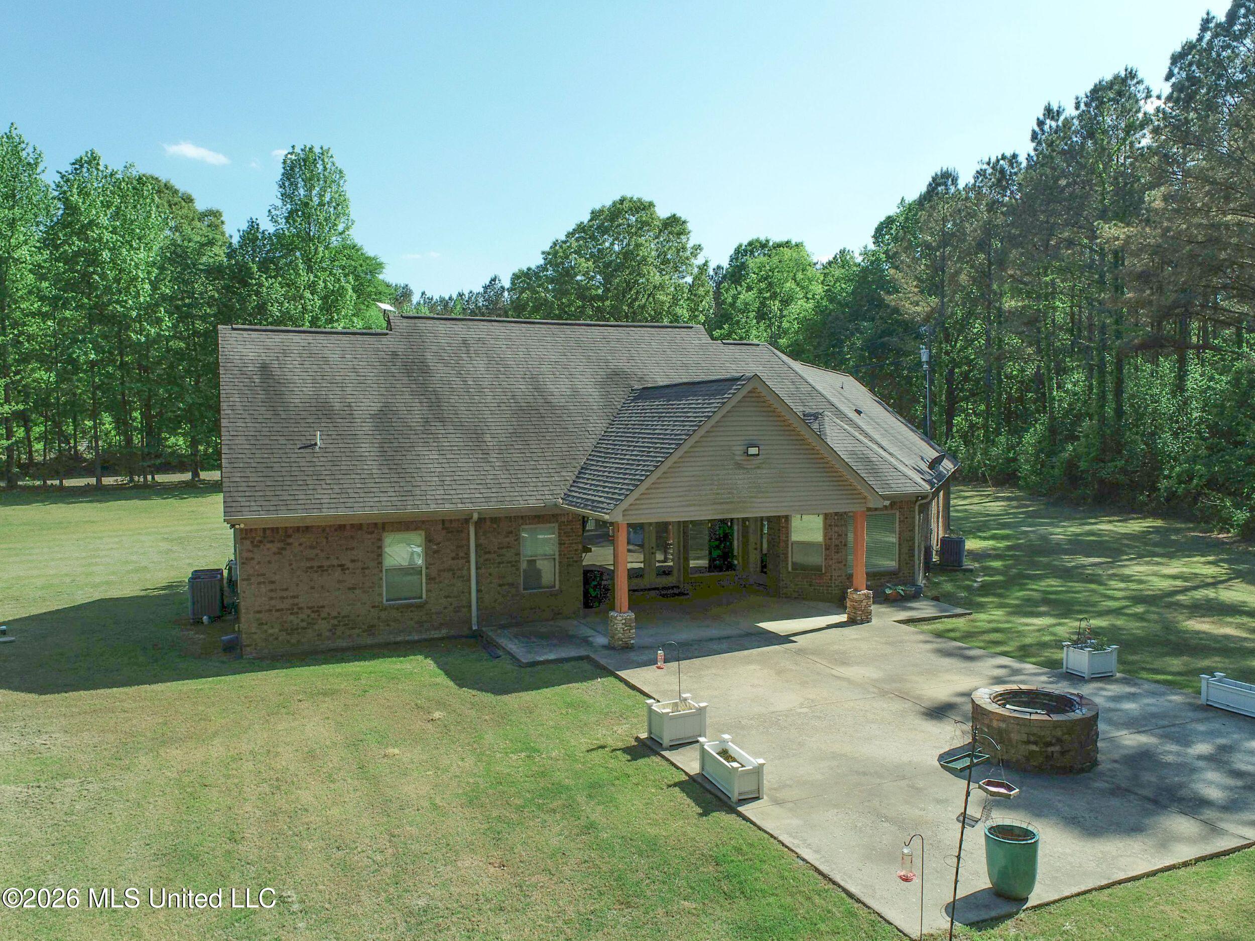 1407 McClyde Road Como, MS 38619 - Photo 17 of 110 2brmcld25