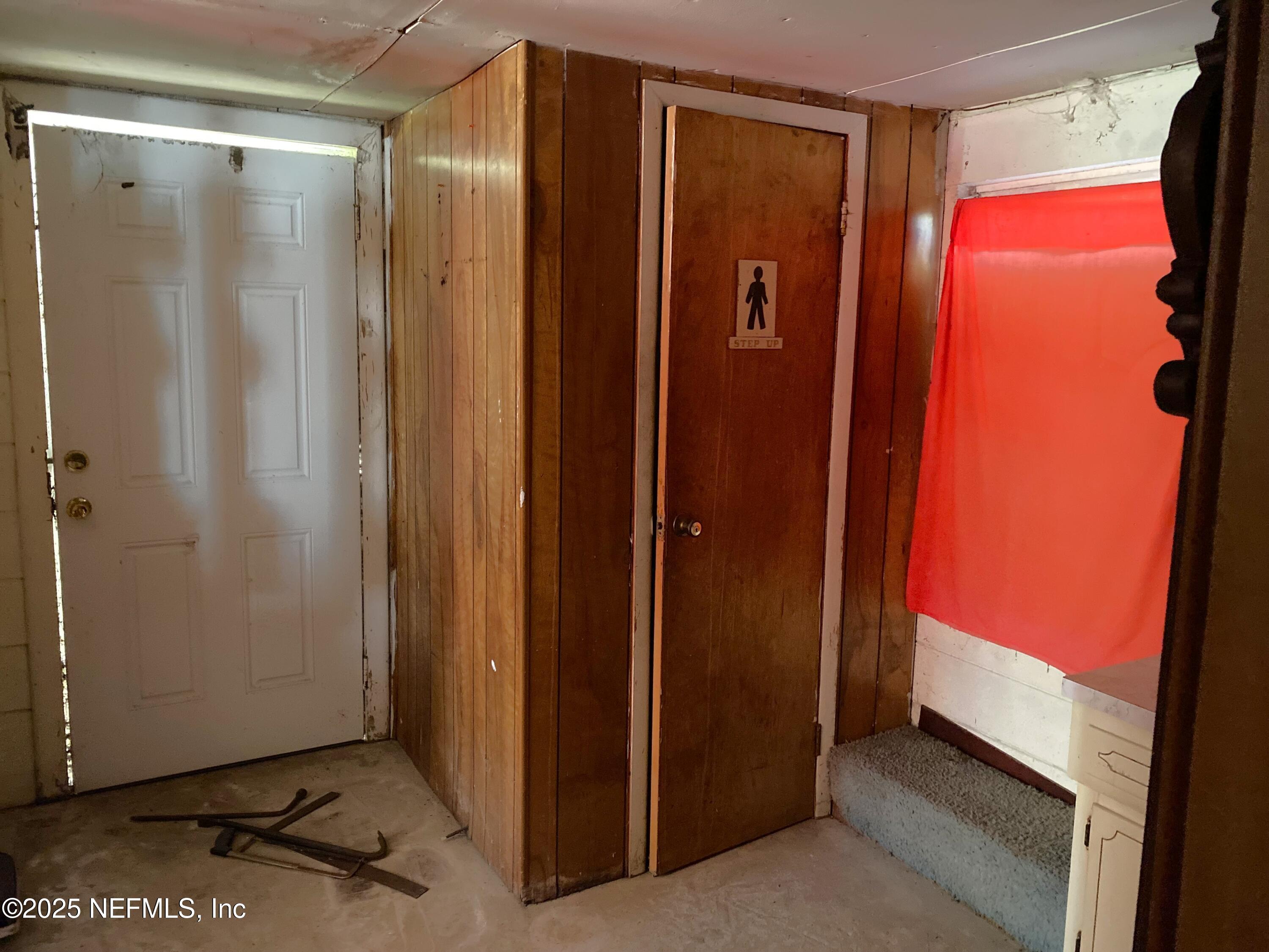 228 Yelvington Road East Palatka, FL 32131 - Photo 13 of 32 a view of a elevator