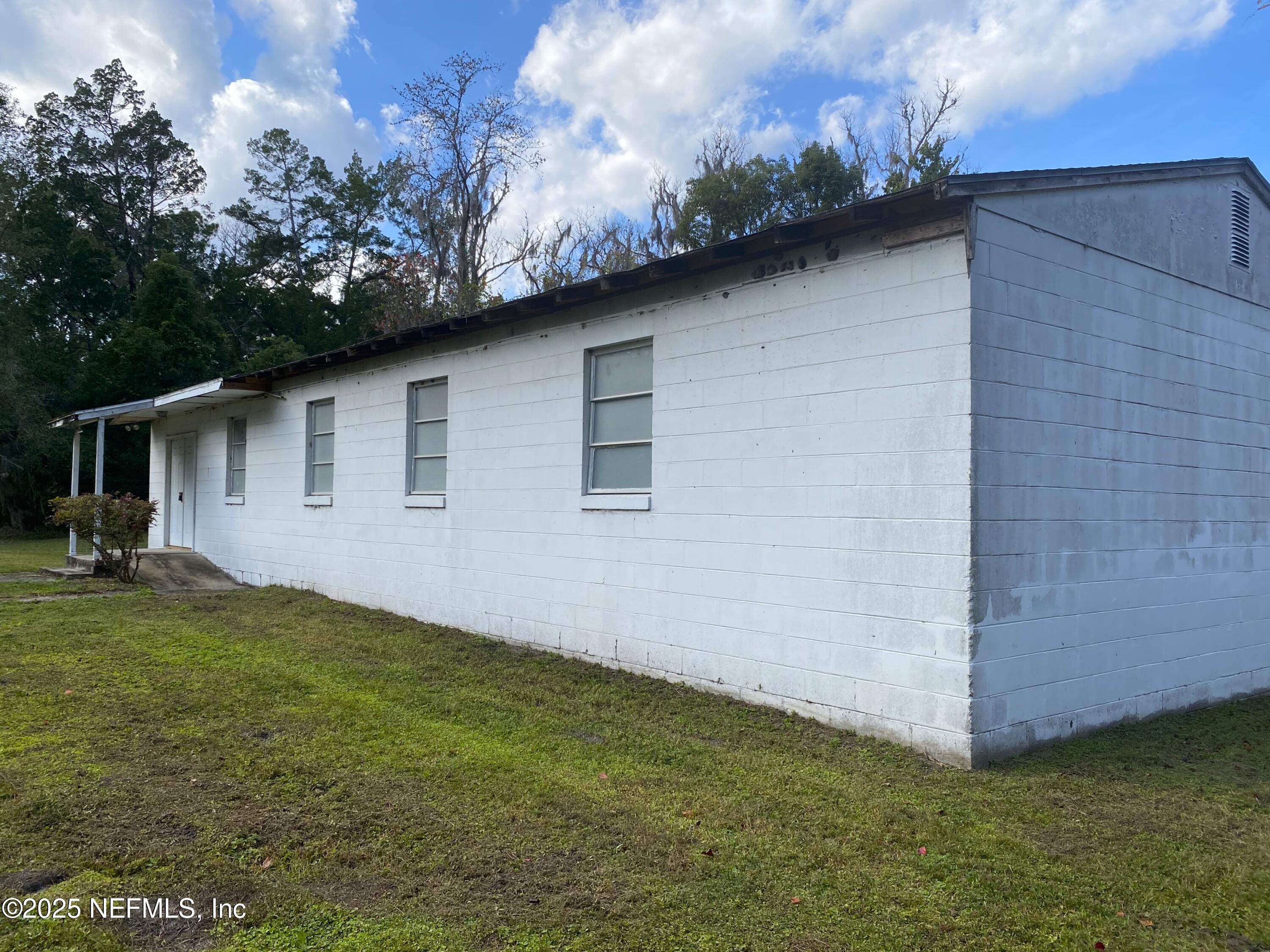 228 Yelvington Road East Palatka, FL 32131 - Photo 23 of 32 a backyard of a house with lots of green space