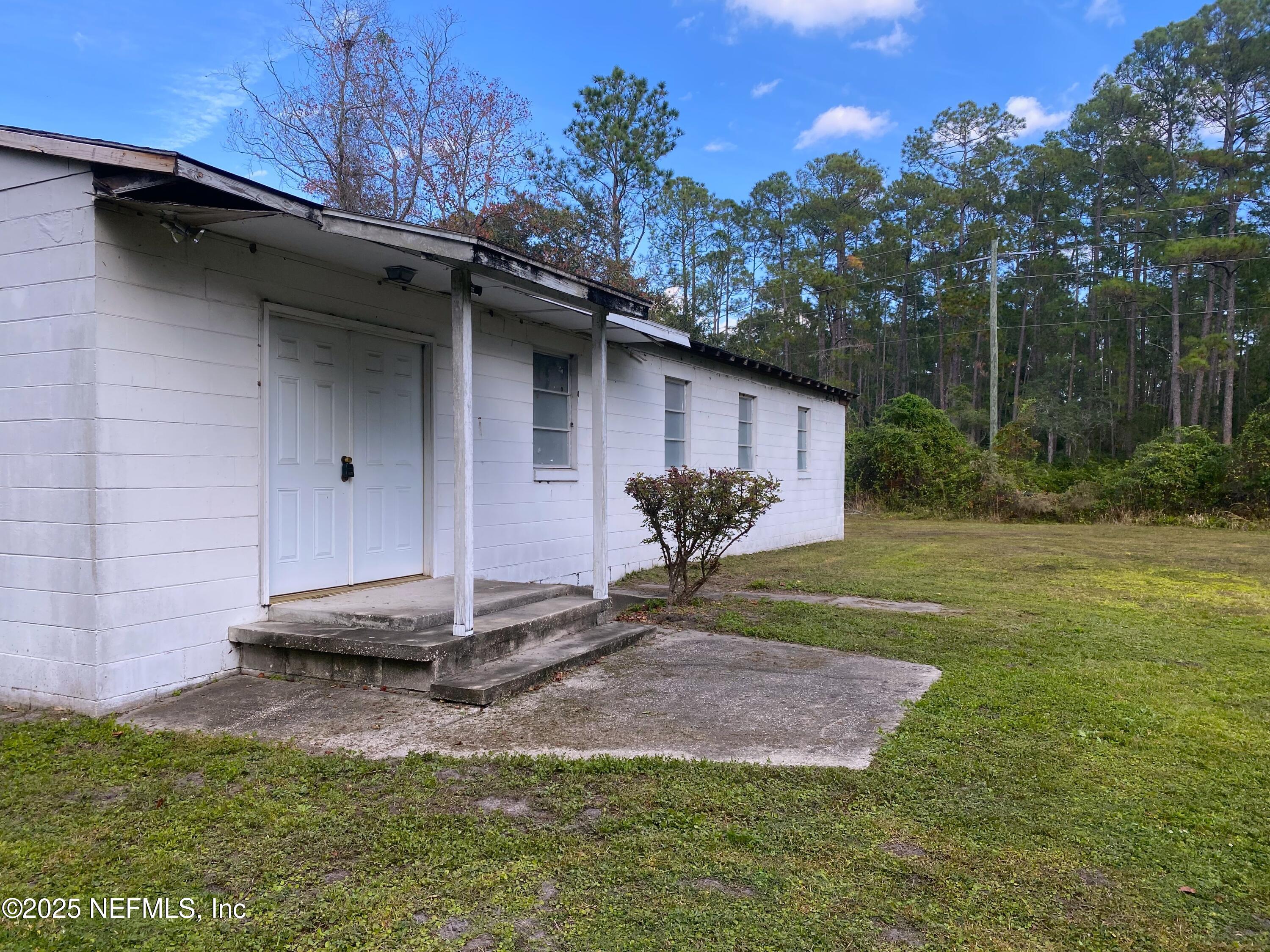 228 Yelvington Road East Palatka, FL 32131 - Photo 24 of 32 a front view of a house with garden