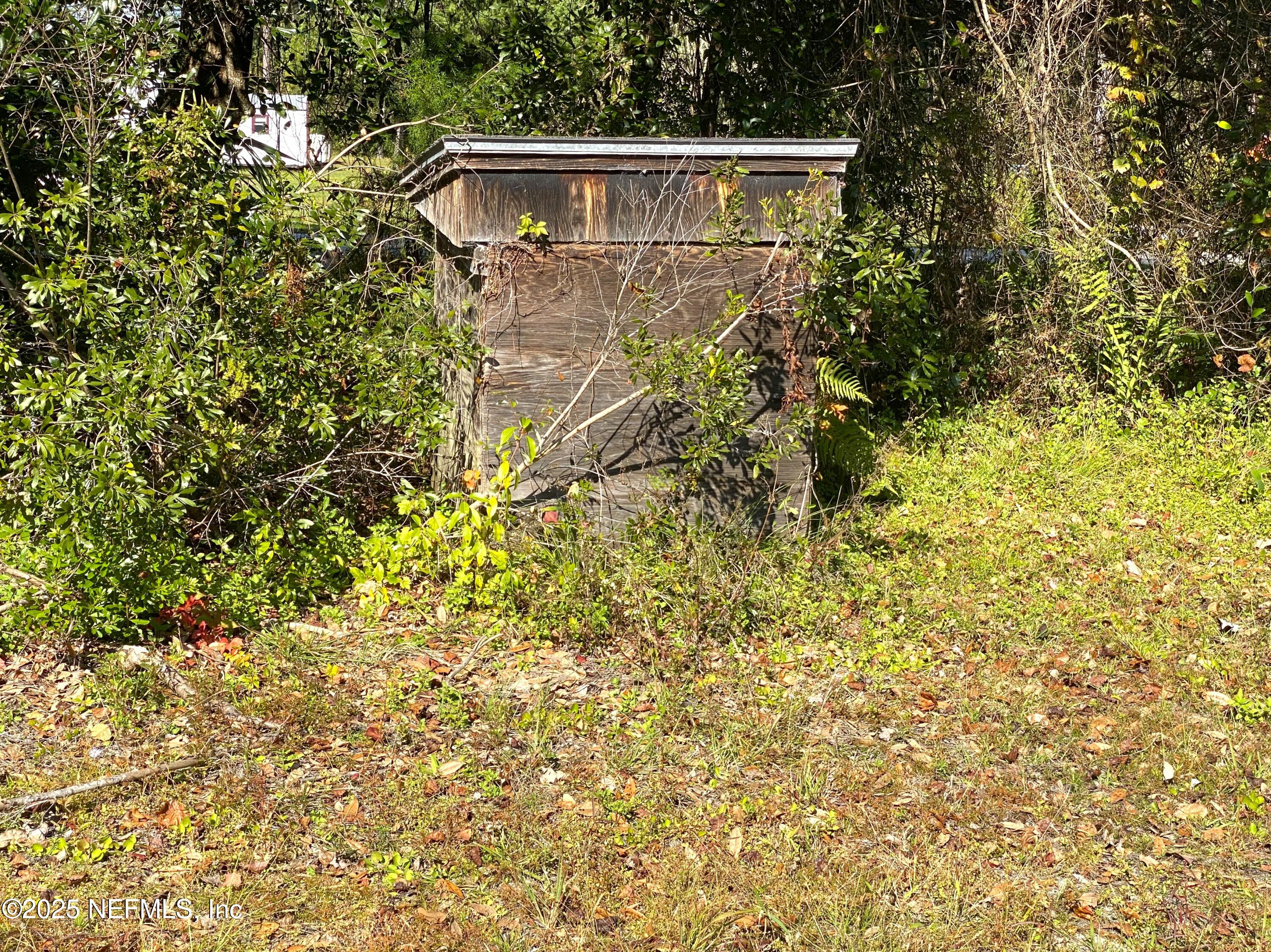 228 Yelvington Road East Palatka, FL 32131 - Photo 30 of 32 a view of a pathway of a building