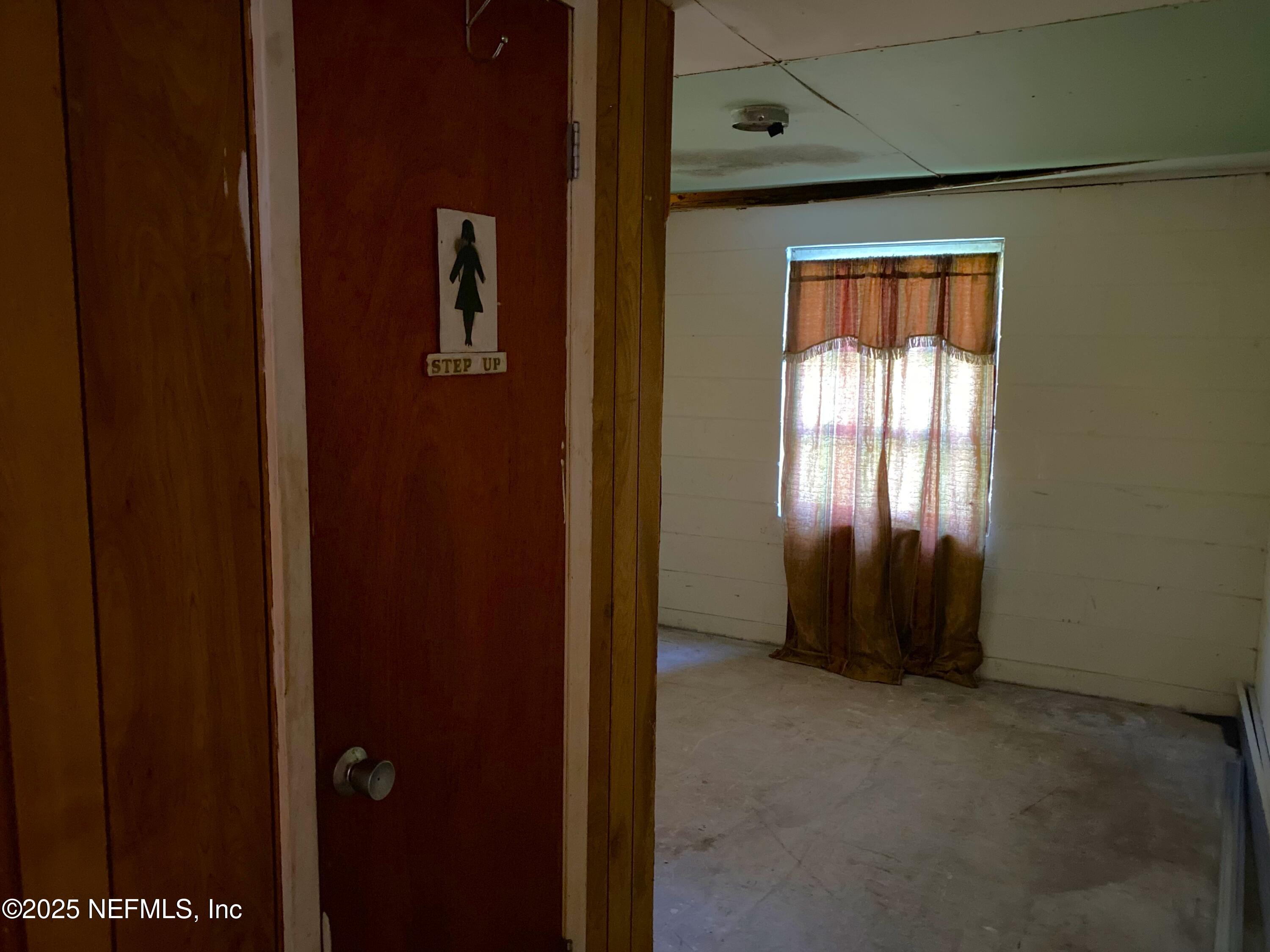 228 Yelvington Road East Palatka, FL 32131 - Photo 10 of 32 a view of an entryway with wooden floor