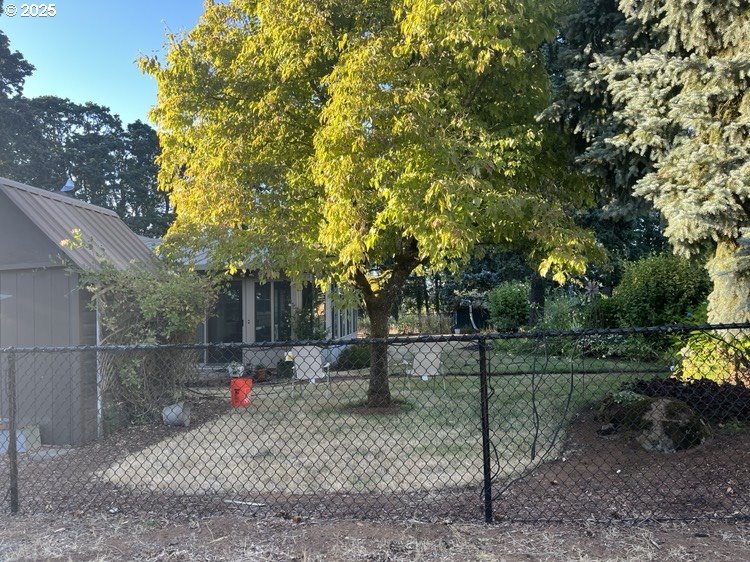 6542 Liberty Road South Salem, OR 97306 - Photo 7 of 21 a backyard of a house with lots of green space