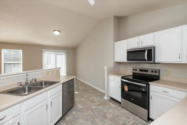 $259,900 | 1421 Lavender Drive, Greenfield, IN 46140