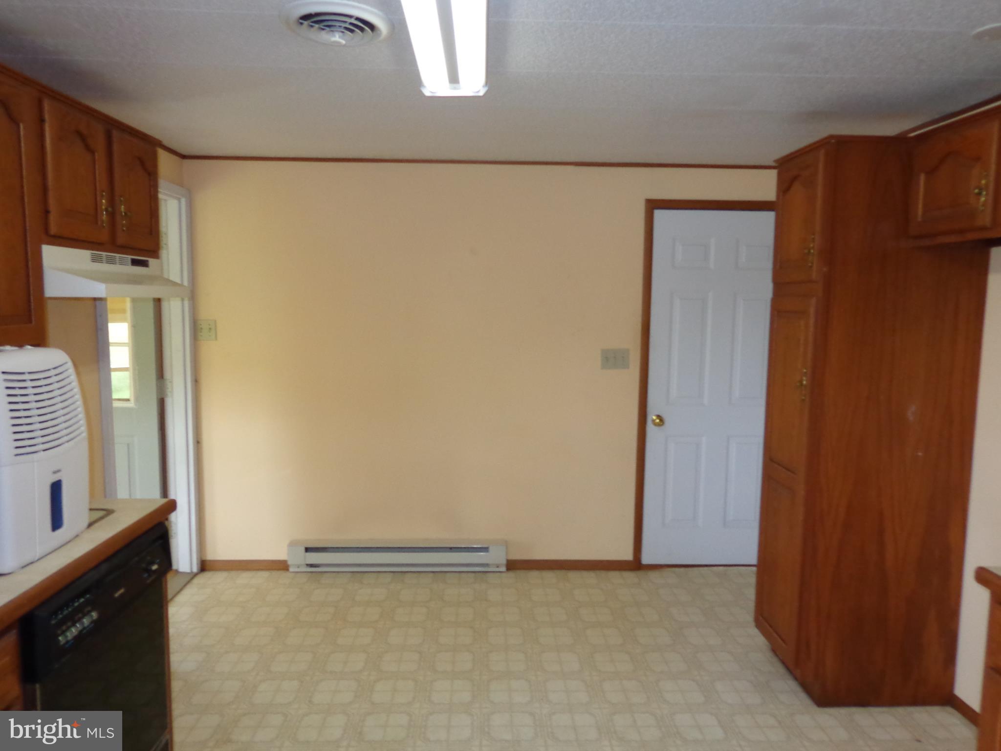 14201 Clear Spring Road Williamsport, MD 21795 - Photo 6 of 12 Kitchen