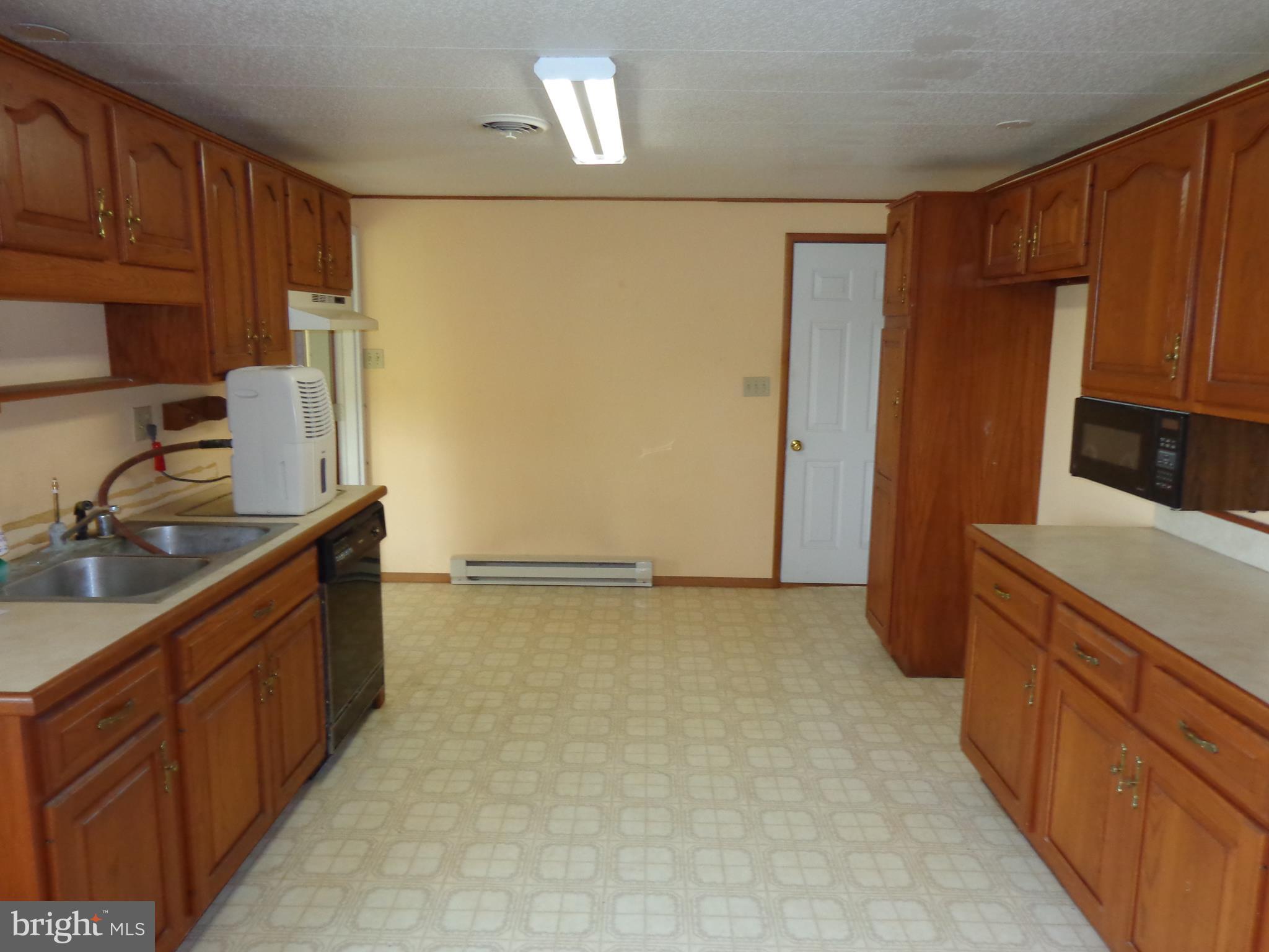 14201 Clear Spring Road Williamsport, MD 21795 - Photo 7 of 12 Kitchen