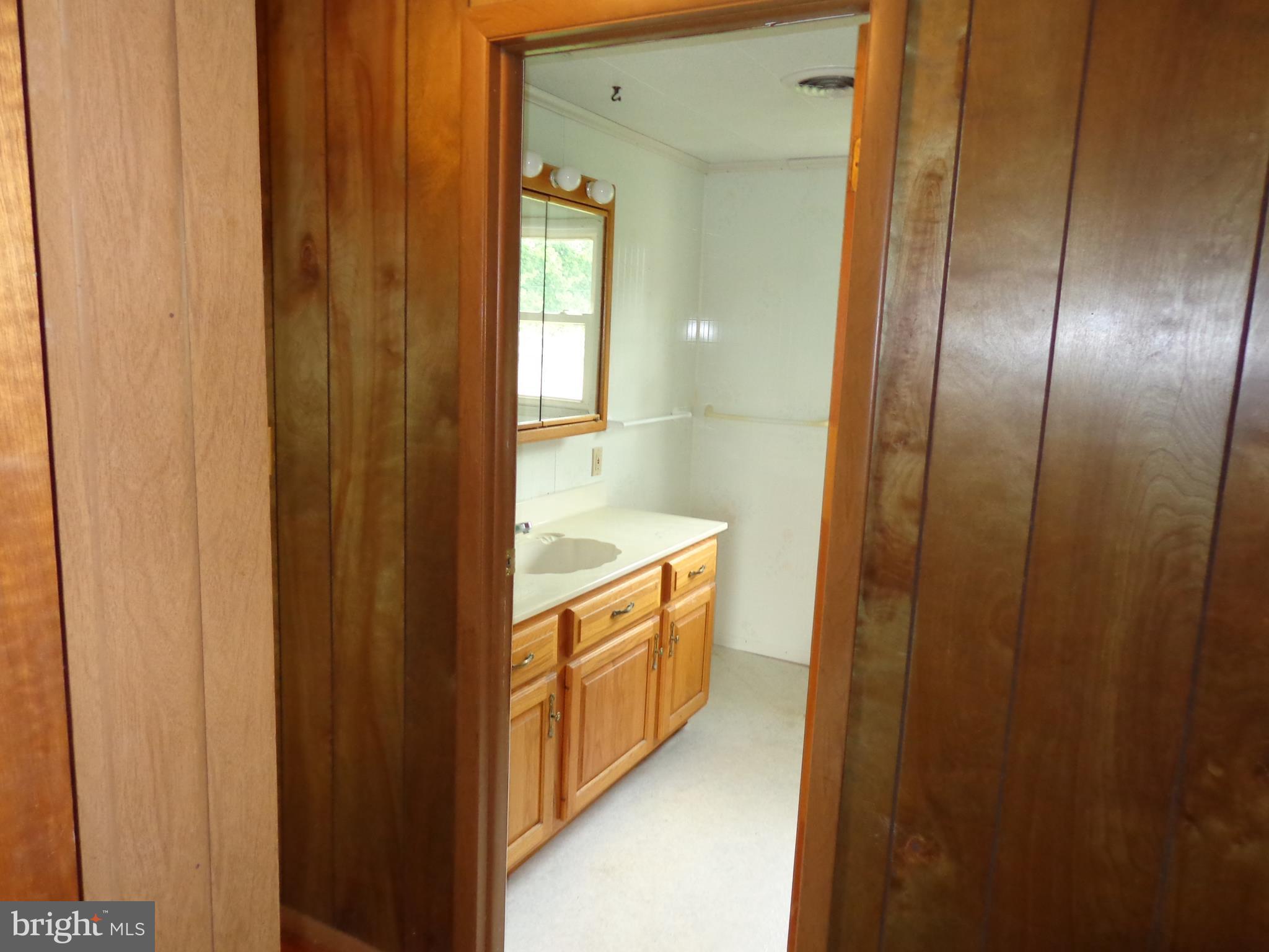 14201 Clear Spring Road Williamsport, MD 21795 - Photo 9 of 12 Bath