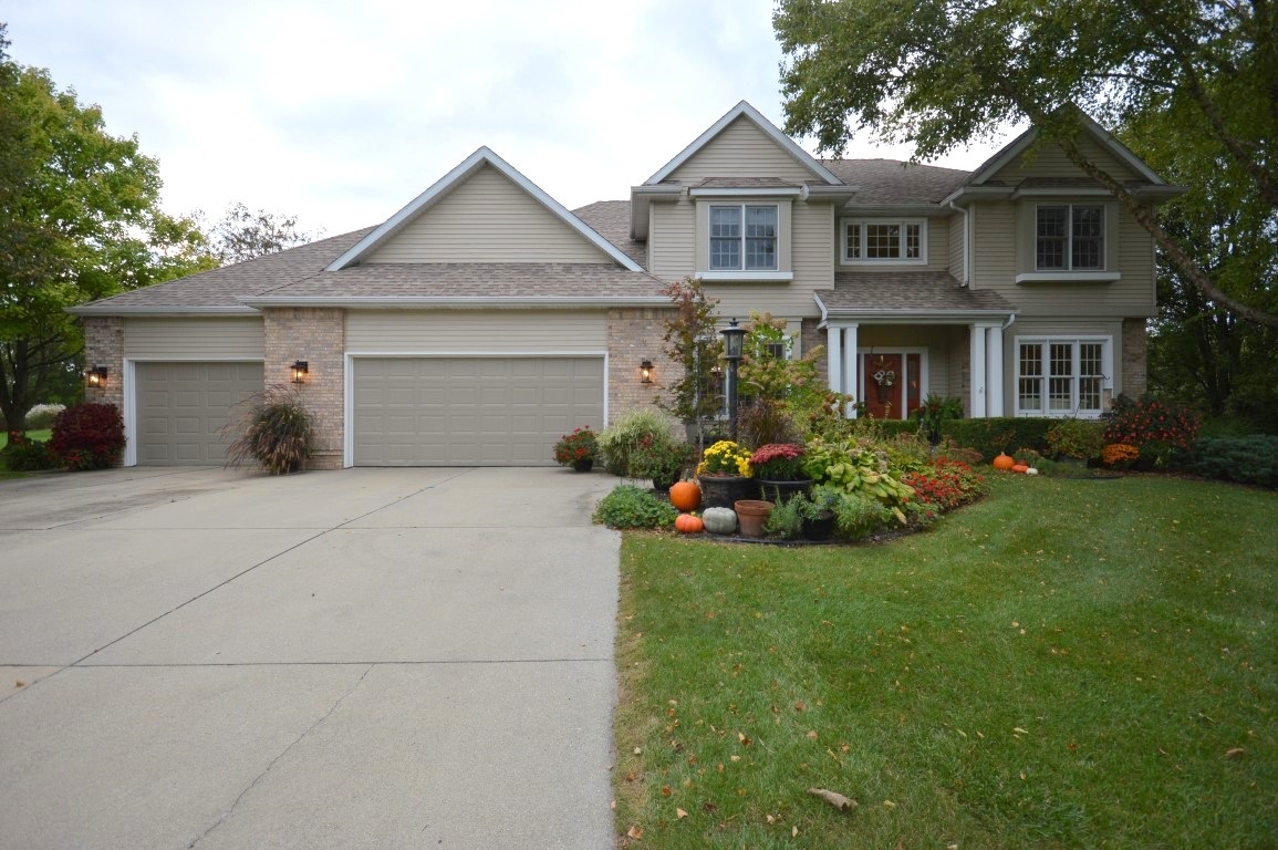3621 Oak Ridge Drive Elkhart, IN 46517 - Photo 1 of 31