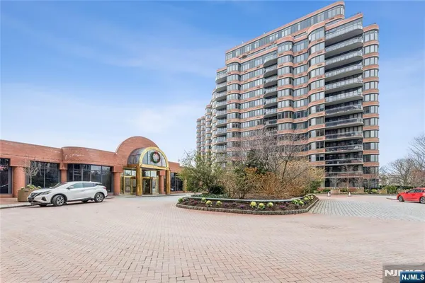 $895,000 | 100 Carlyle Drive, Unit 9ES, Cliffside Park, NJ 07010