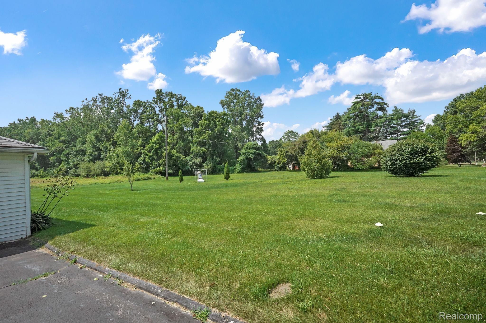 30753 West Road New Boston, MI 48164 - Photo 19 of 21 Gallery Image 19