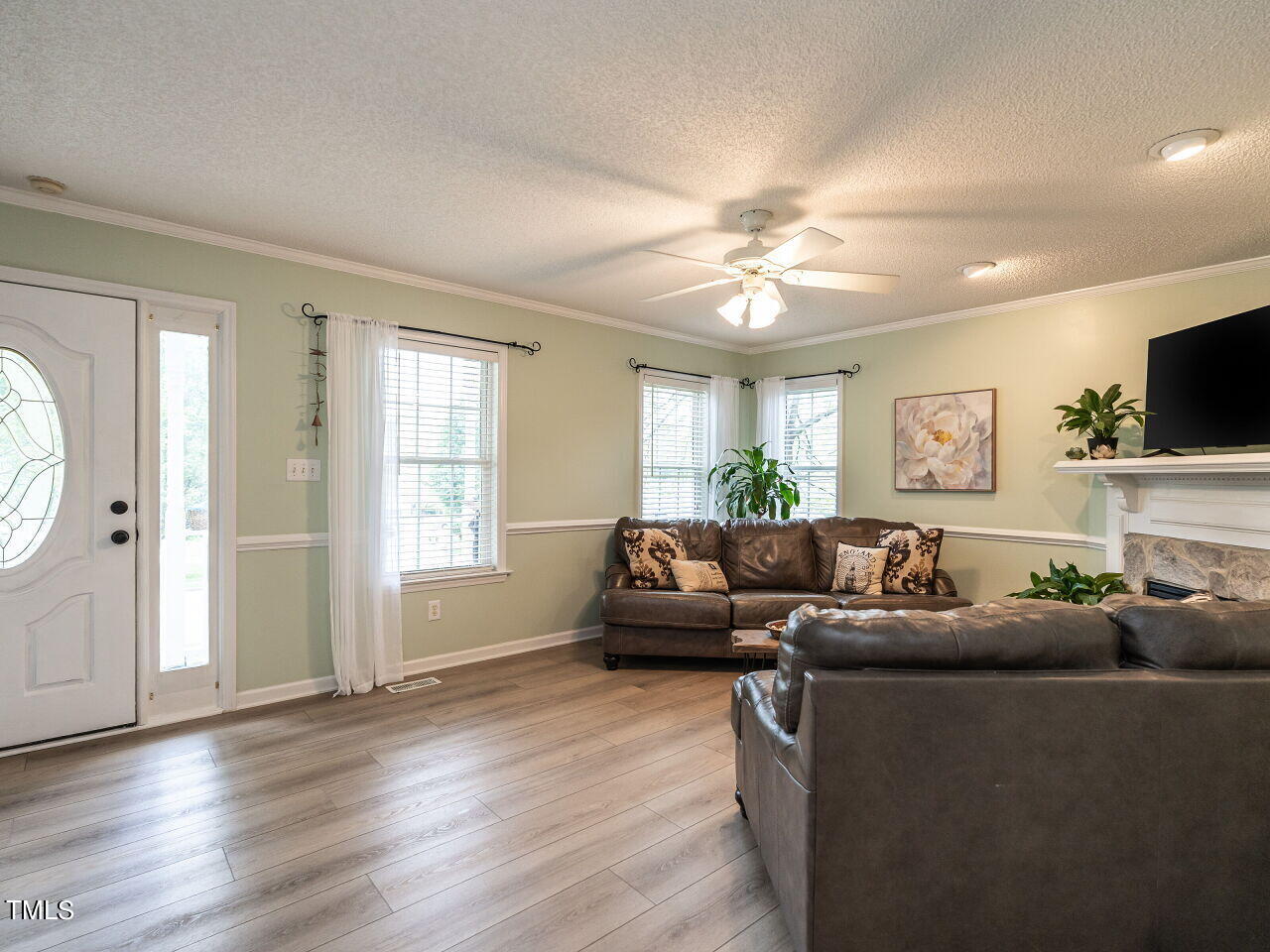 401 Chapwith Road Garner, NC 27529 - Photo 5 of 20 009-1280x960-family-room