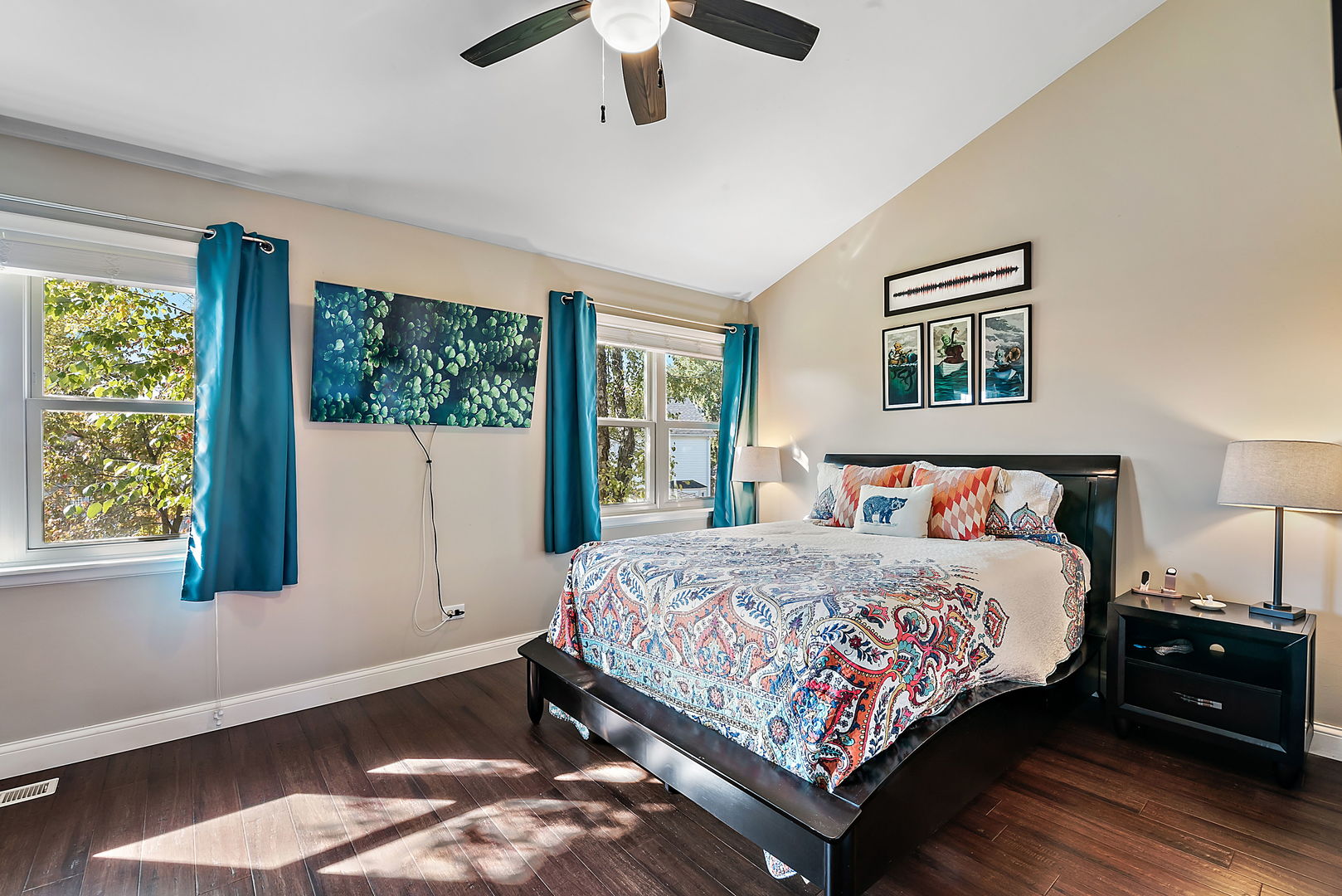 986 Ridgefield Lane Wheeling, IL 60090 - Photo 12 of 17 a bed sitting in a bedroom next to a window