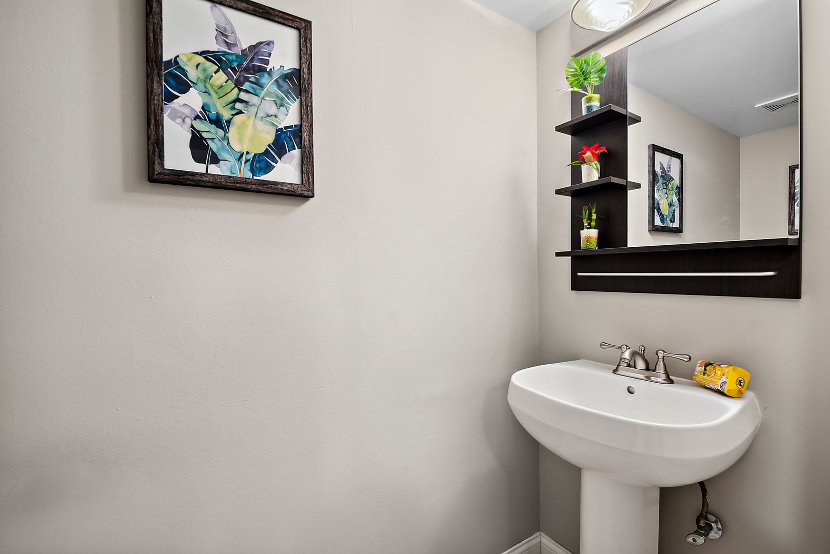 986 Ridgefield Lane Wheeling, IL 60090 - Photo 15 of 17 a bathroom with a sink and a mirror