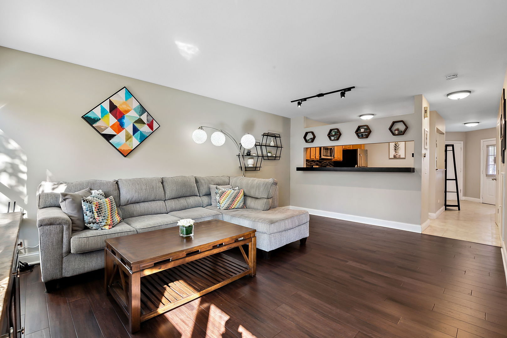986 Ridgefield Lane Wheeling, IL 60090 - Photo 7 of 17 a living room with furniture and wooden floor