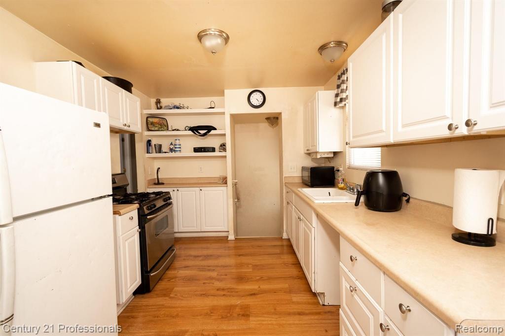 8672 Stephens Warren, MI 48089 - Photo 10 of 29 Gallery Image 10