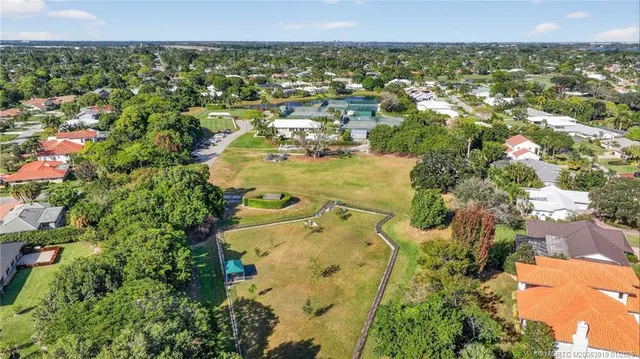 $805,000 | 3211 Southeast Court Drive, Stuart, FL 34997