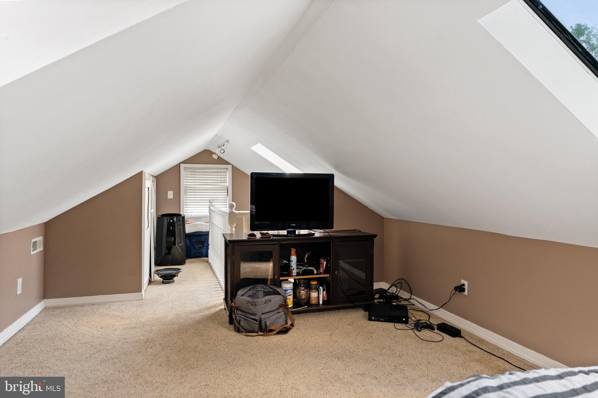 180 Carlisle Road Audubon, NJ 08106 - Photo 22 of 35 Upstairs third bedroom w/skylights & closets