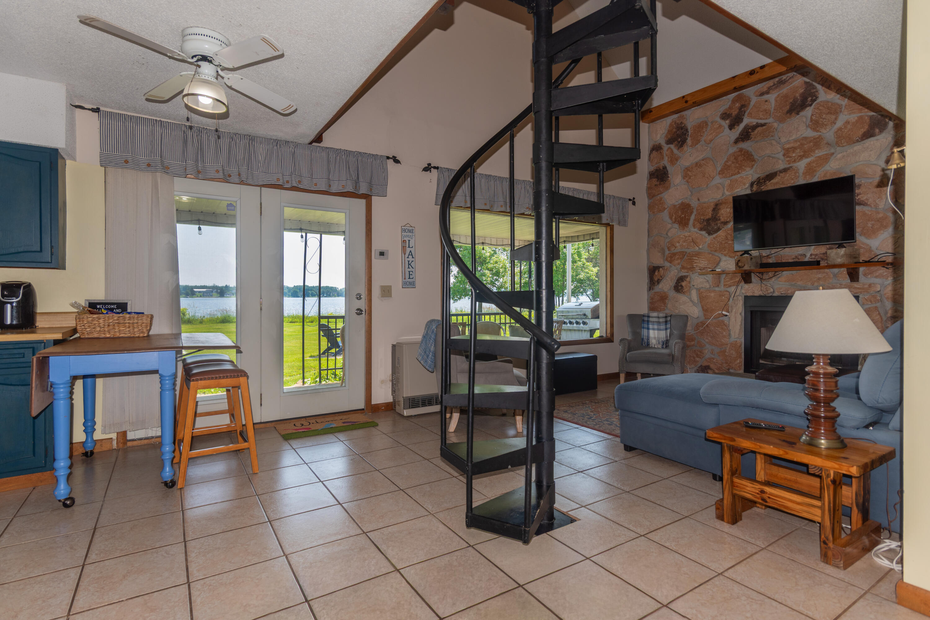152 Island Road St. Agatha, ME 04772 - Photo 28 of 52 Living room
