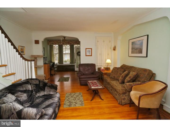 217 Bayard Road Upper Darby, PA 19082 - Photo 8 of 25 Living Room