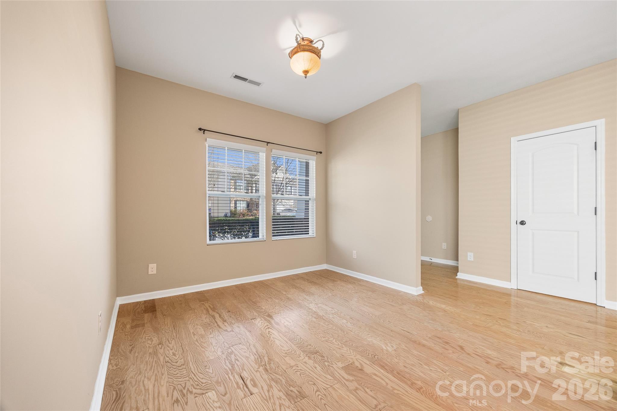 621 Rook Road Charlotte, NC 28216 - Photo 4 of 33 Gallery Image 4