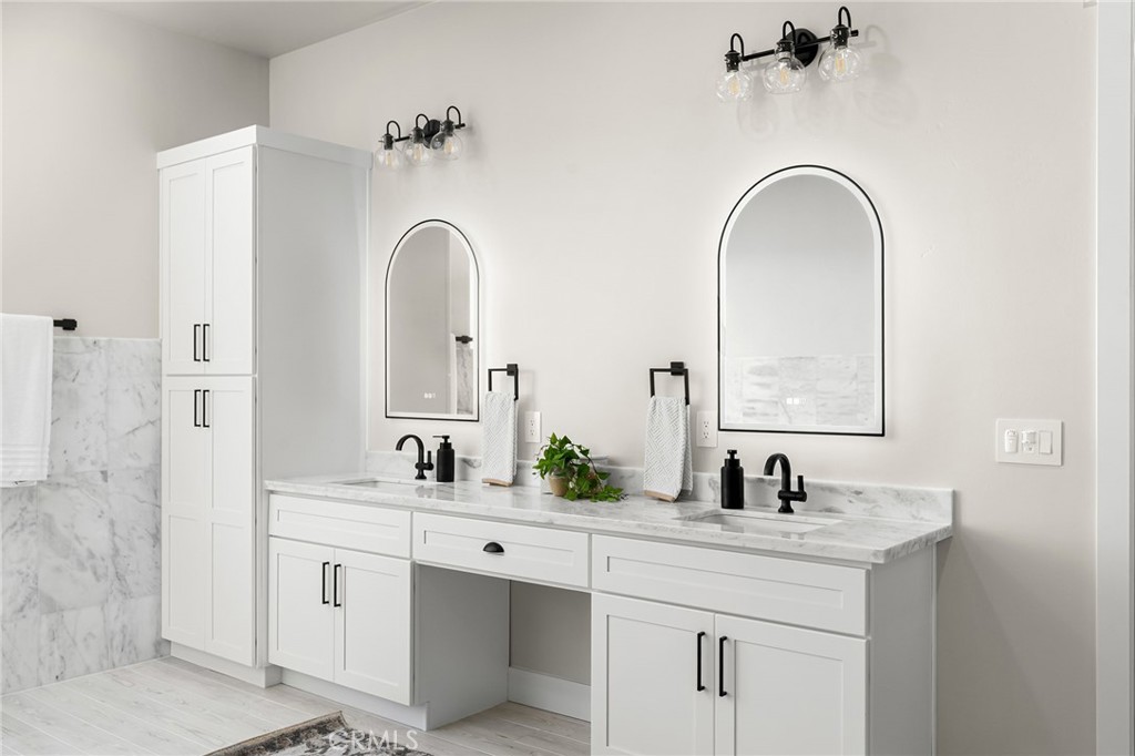 163 Valley Ridge Drive Paradise, CA 95969 - Photo 30 of 69 a bathroom with a double vanity sink mirror and